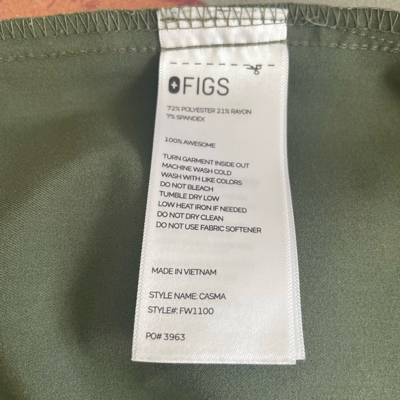 Figs Casma Scrub Top in Moss - small - Picture 3 of 4